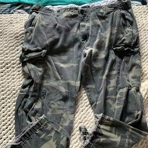 distressed cargo pants camo